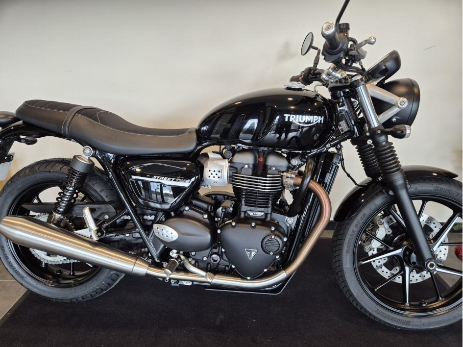 TRIUMPH STREET TWIN  900