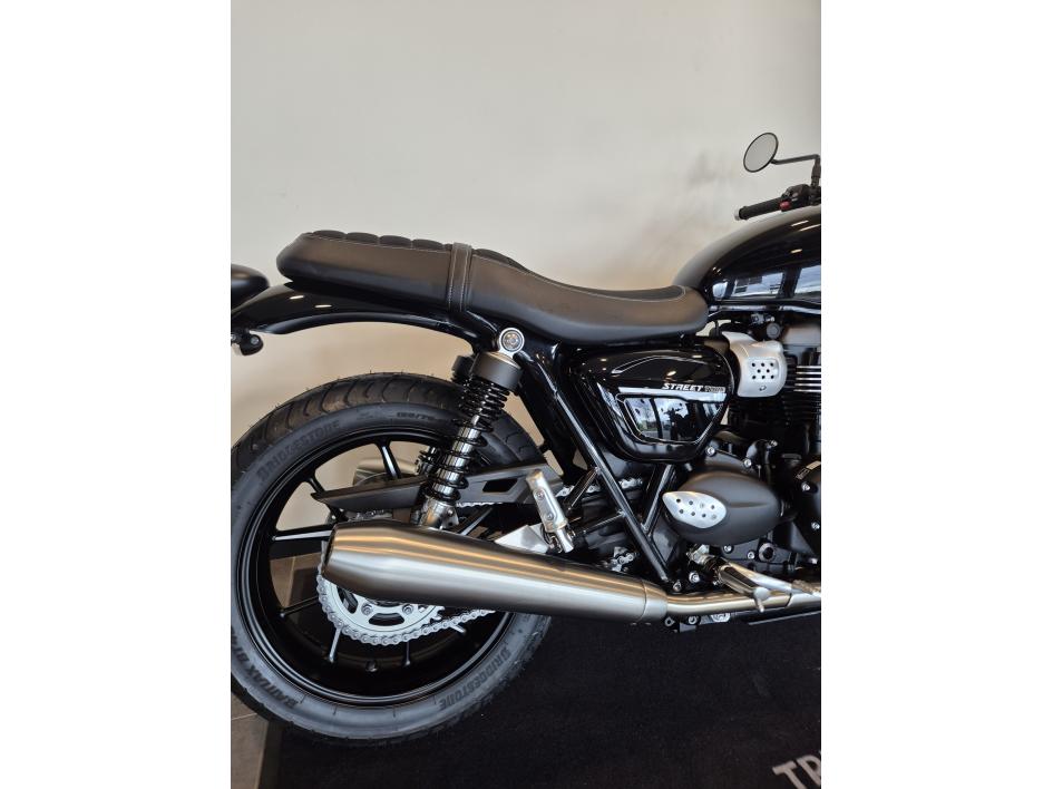 TRIUMPH STREET TWIN  900