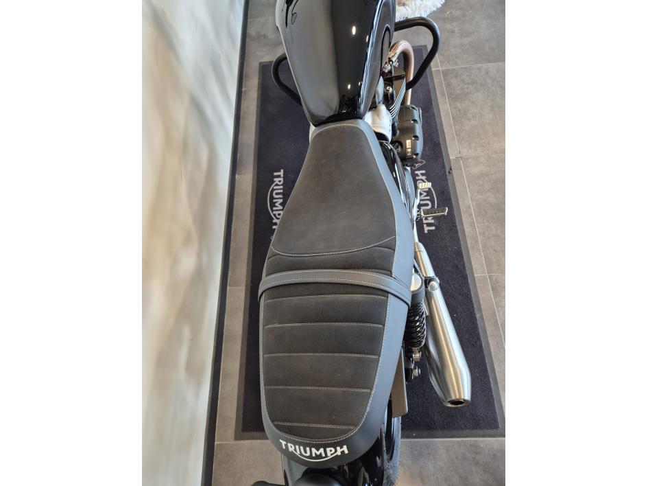 TRIUMPH STREET TWIN  900