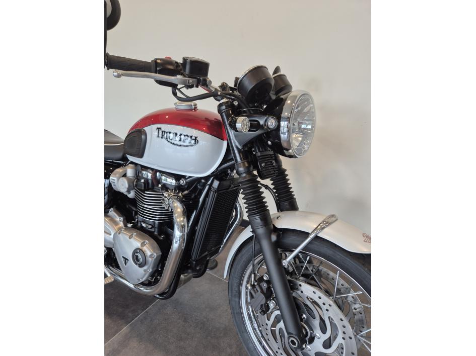 TRIUMPH BONNEVILLE T120 BUD EKINS