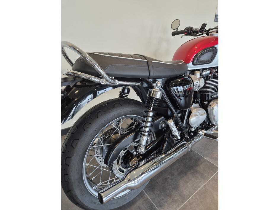 TRIUMPH BONNEVILLE T120 BUD EKINS