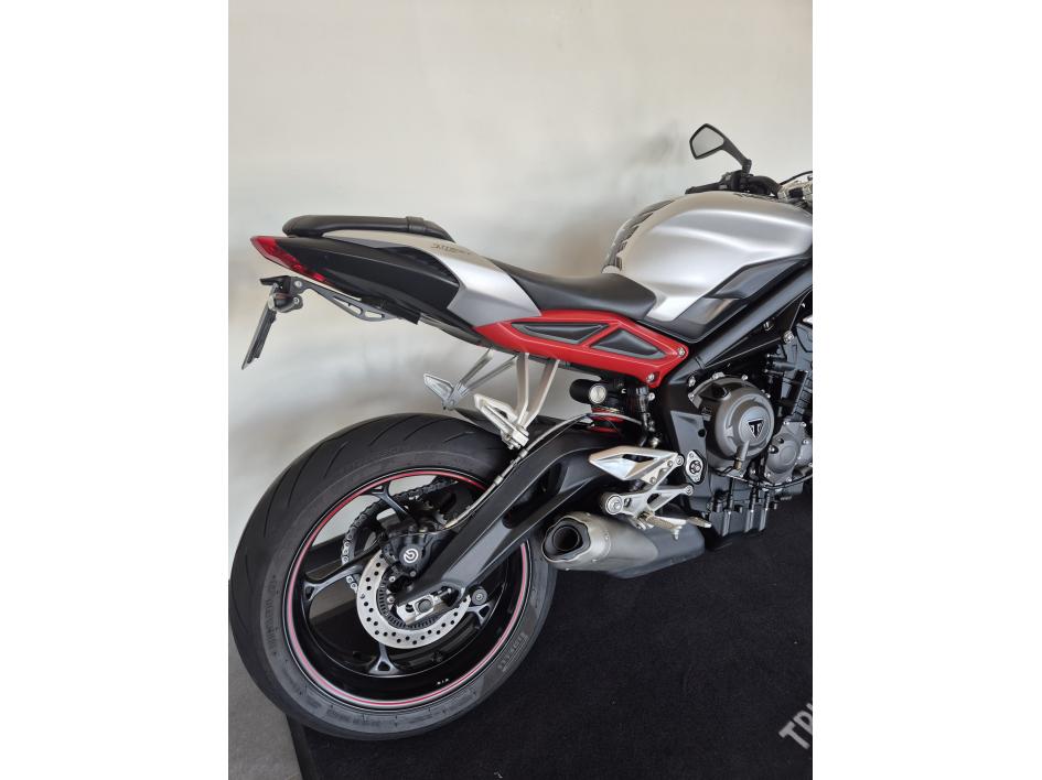 TRIUMPH STREET TRIPLE 765 R
