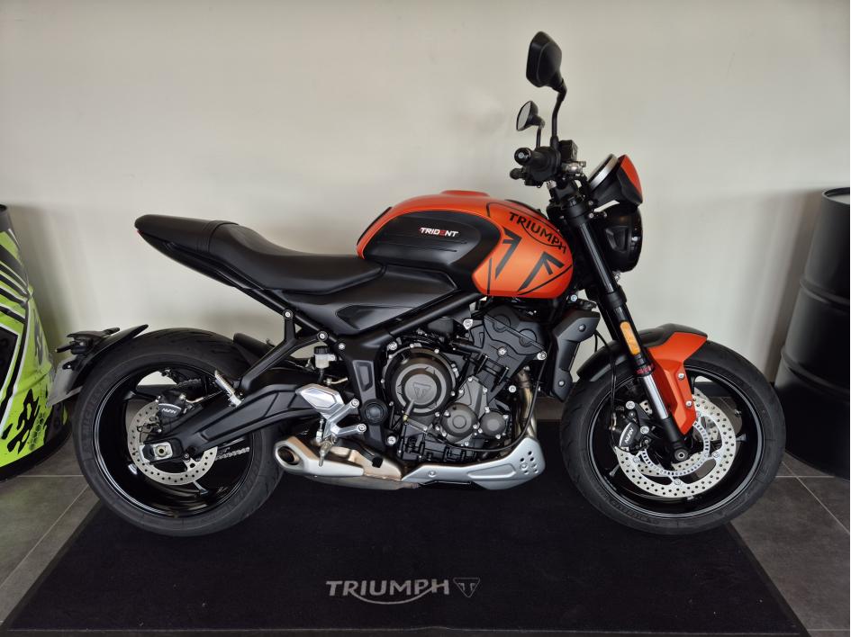 TRIUMPH TRIDENT 660