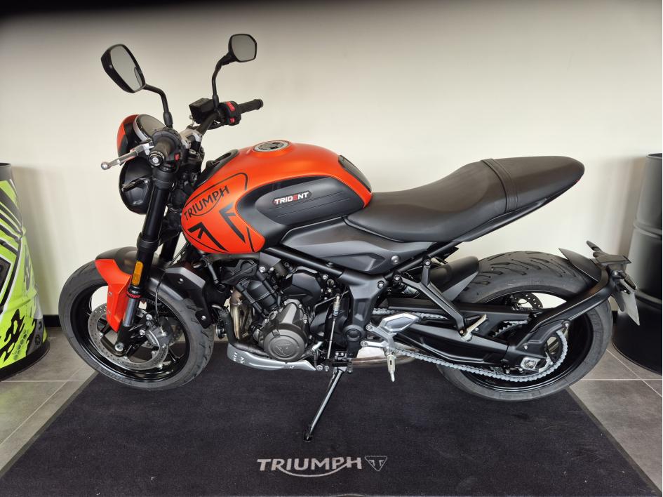TRIUMPH TRIDENT 660