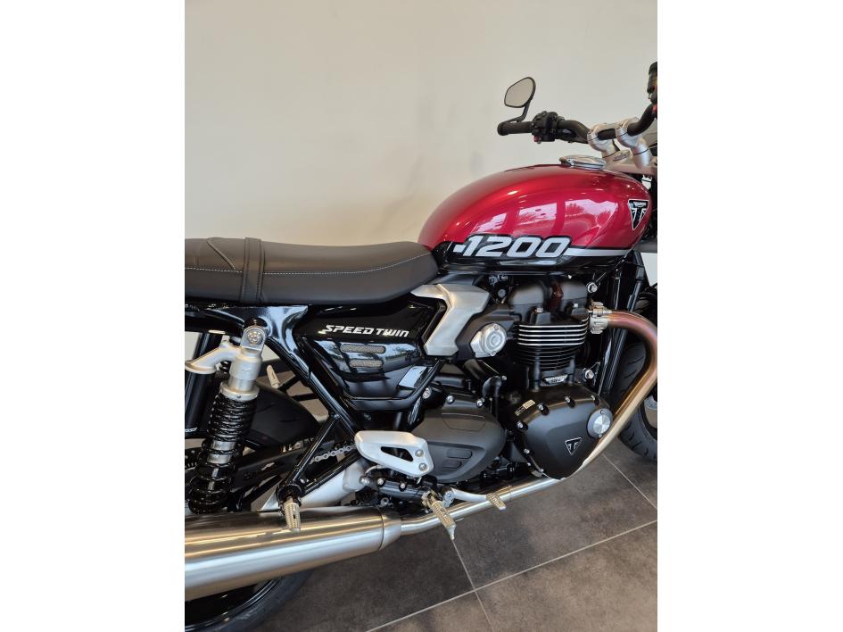 TRIUMPH SPEED TWIN 1200