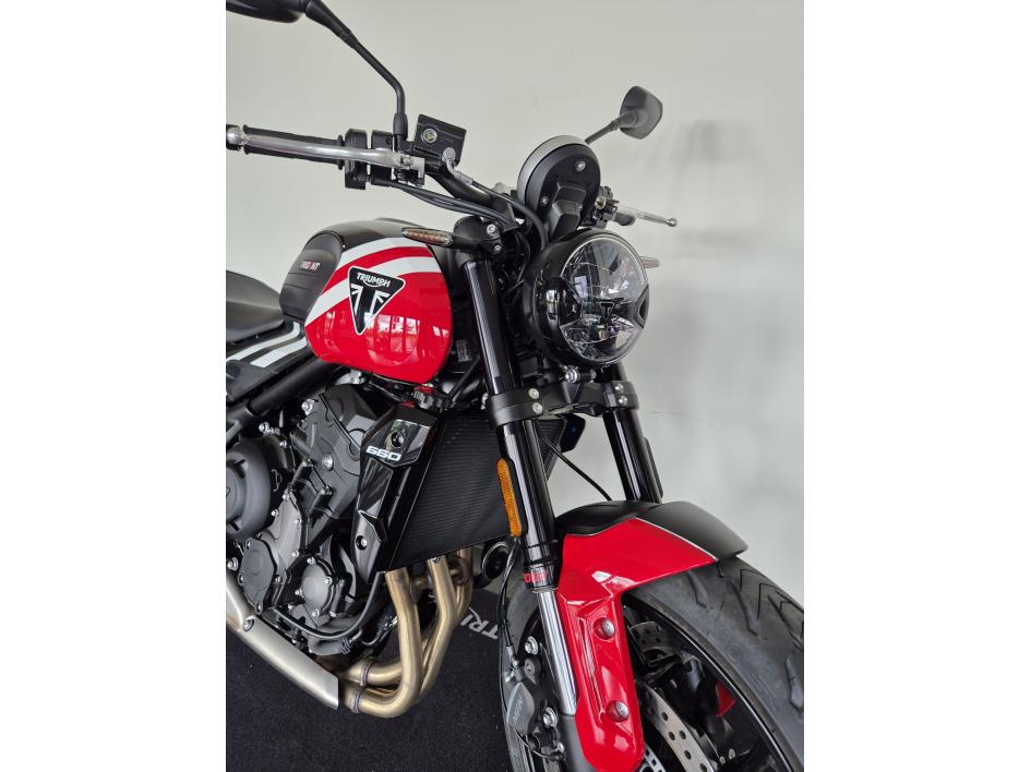 TRIUMPH TRIDENT 660