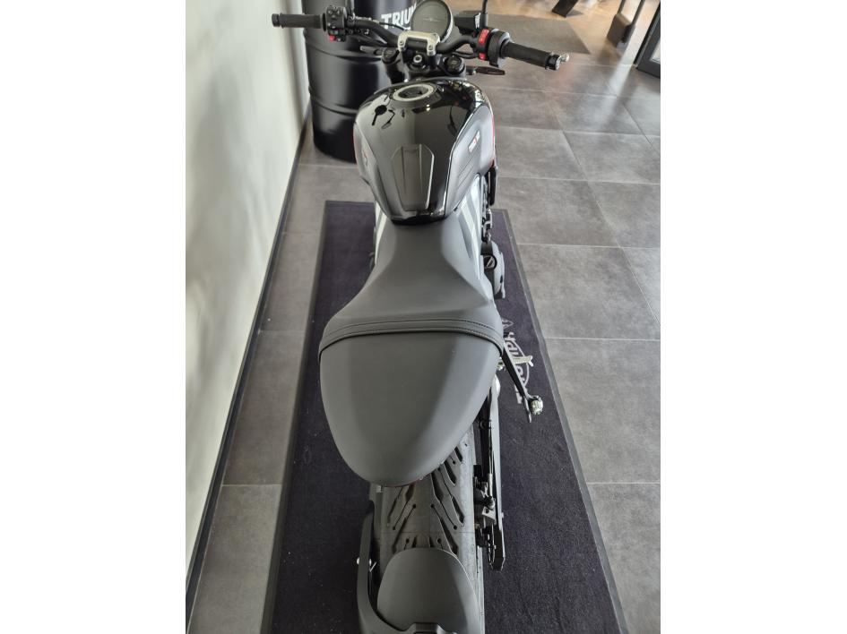 TRIUMPH TRIDENT 660