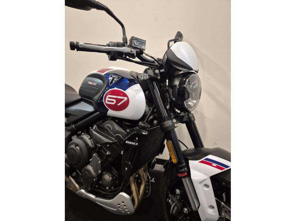 TRIUMPH TRIDENT 660