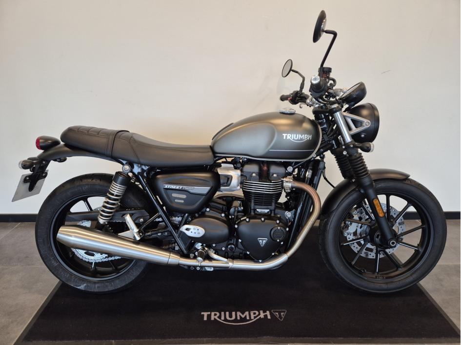 TRIUMPH STREET TWIN  900