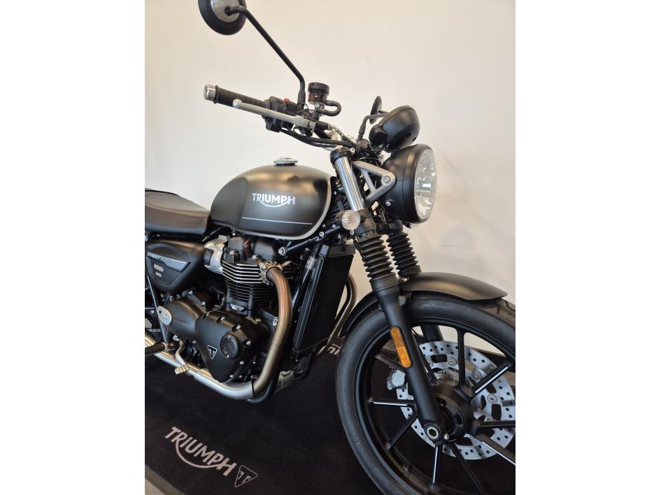 TRIUMPH STREET TWIN  900