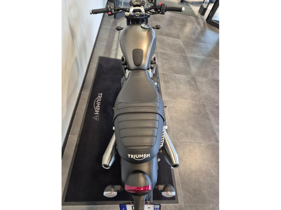 TRIUMPH STREET TWIN  900