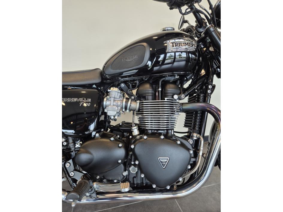 TRIUMPH BONNEVILLE 865 T100