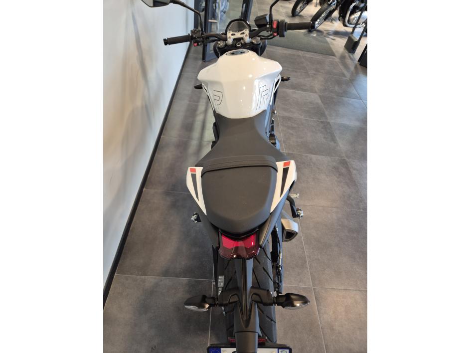 TRIUMPH STREET TRIPLE 765 R