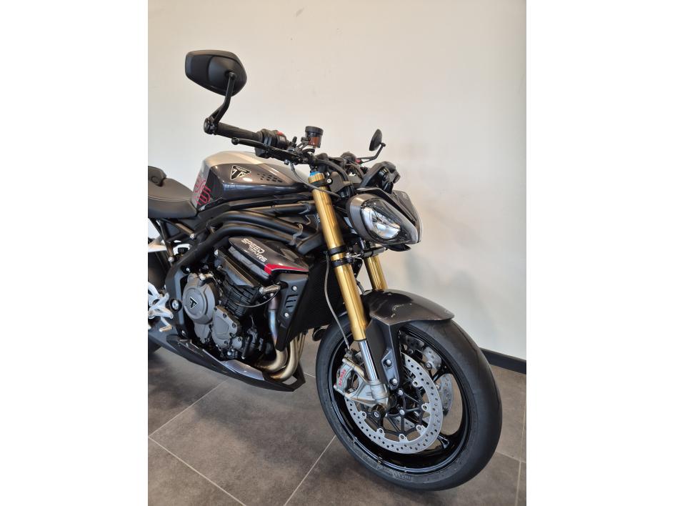 TRIUMPH SPEED TRIPLE 1200 RS